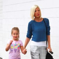 Tori Spelling : Sa série annulée, elle trouve le réconfort avec sa petite Stella