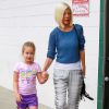 Tori Spelling emmène sa fille Stella à la salle de sport tandis qu'elle tourne sa télé-réalité, le 20 septembre 2014 à Studio City en Californie.