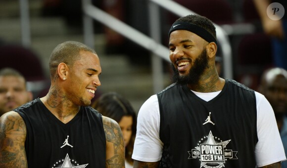 Chris Brown et The Game lors du match de basket-ball caritatif Power 106 All-Star à l'USC Galen Center. Los Angeles, le 21 septembre 2014.