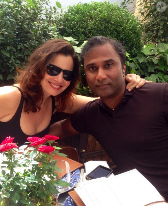 Fran Drescher et son nouveau mari Shiva Ayyadurai en lune de miel à Paris, le 17 septembre 2014. 