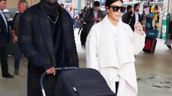 Kim Kardashian, Kanye et North West : Arrivée en famille à Paris