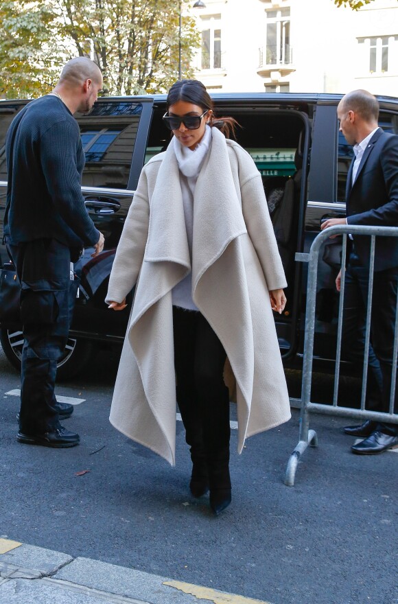 Kim Kardashian arrive au Royal Monceau. Paris, le 24 septembre 2014.