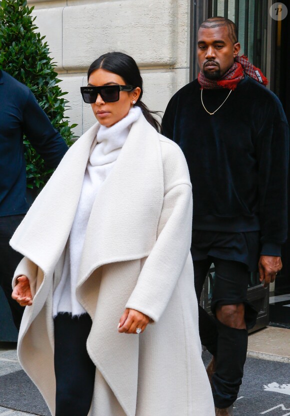Kim Kardashian et Kanye West quittent le Royal Monceau quelques minutes après leur arrivée. Paris, le 24 septembre 2014.