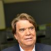 Bernard Tapie à la sortie de iTélé à Paris, le 10 juillet 2013