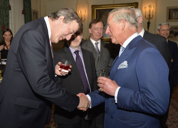 Stephen Fry et le prince Charles lors d'un gala pour l'association Otilde à Clarence House le 1er mai 2013