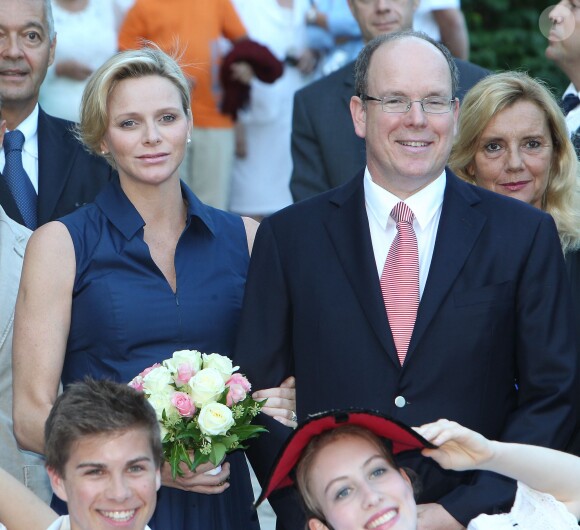 La princesse Charlene de Monaco, enceinte, avec le prince Albert II lors du traditionnel pique-nique des monégasques dans les jardins du parc Princesse Antoinette à Monaco, le 1er septembre 2014.