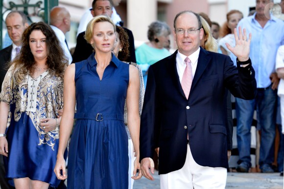 La princesse Charlene de Monaco, enceinte, avec le prince Albert II lors du traditionnel pique-nique des monégasques dans les jardins du parc Princesse Antoinette à Monaco, le 1er septembre 2014.