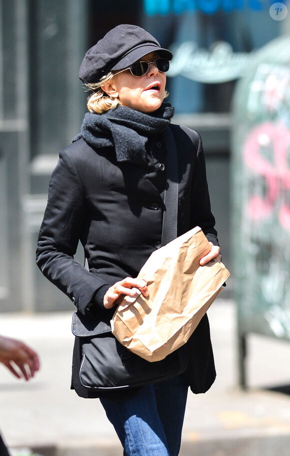 Meg Ryan se promène à New York, le 25 avril 2014. 