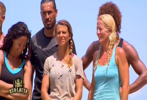 Sara aux côtés de Sandra et Florence - "Koh-Lanta 2014" sur TF1. Episode diffusé le 19 septembre 2014.