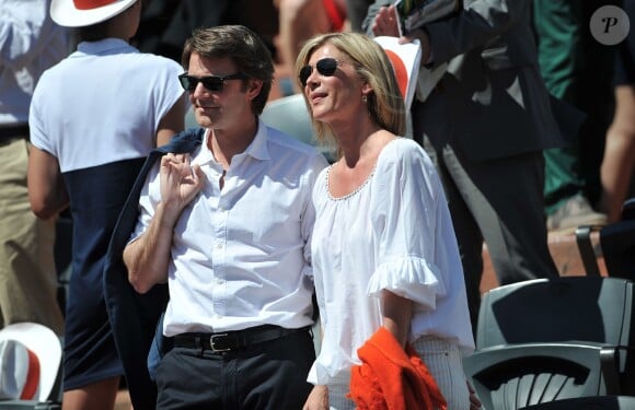 François Baroin et sa compagne Michèle Laroque aux Internationaux de France de tennis de Roland Garros à Paris, le 6 juin 2014.