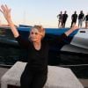 Exclusif - Brigitte Bardot pose devant le bateau de l'organisation écologiste Sea Shepherd qui porte son nom. Cela faisait au moins dix ans que Bardot n'avait pas quitté la Madrague pour se rendre sur le port de Saint-Tropez le 26 septembre 2014. Elle était accompagnée de son époux Bernard d'Ormale.