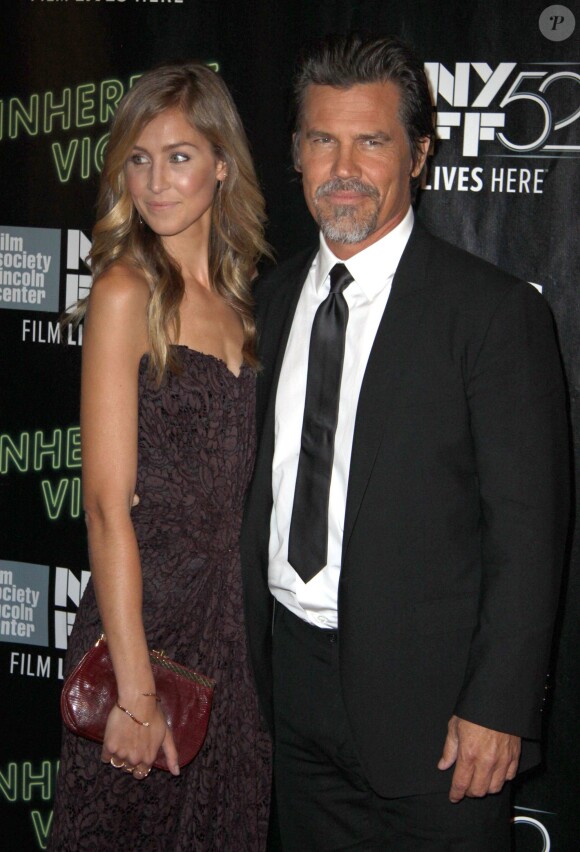 Josh Brolin officialise avec sa girlfriend Kathryn Boyd à la première de "Inherent Vice" à New York, le 4 octobre 2014.