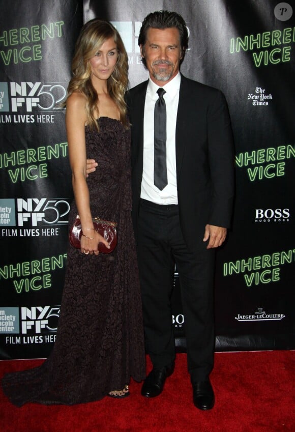 Josh Brolin officialise avec sa girlfriend Kathryn Boyd à la première de "Inherent Vice" à New York, le 4 octobre 2014.