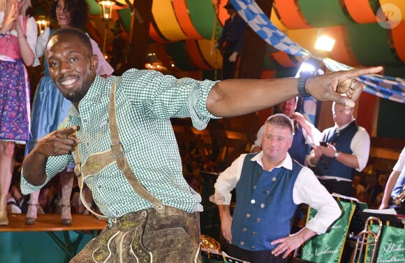 Usain Bolt célèbre la fête de la bière "Ockoberfest" à Munich en Allemagne le 3 octobre 2014.03/10/2014 - Munich