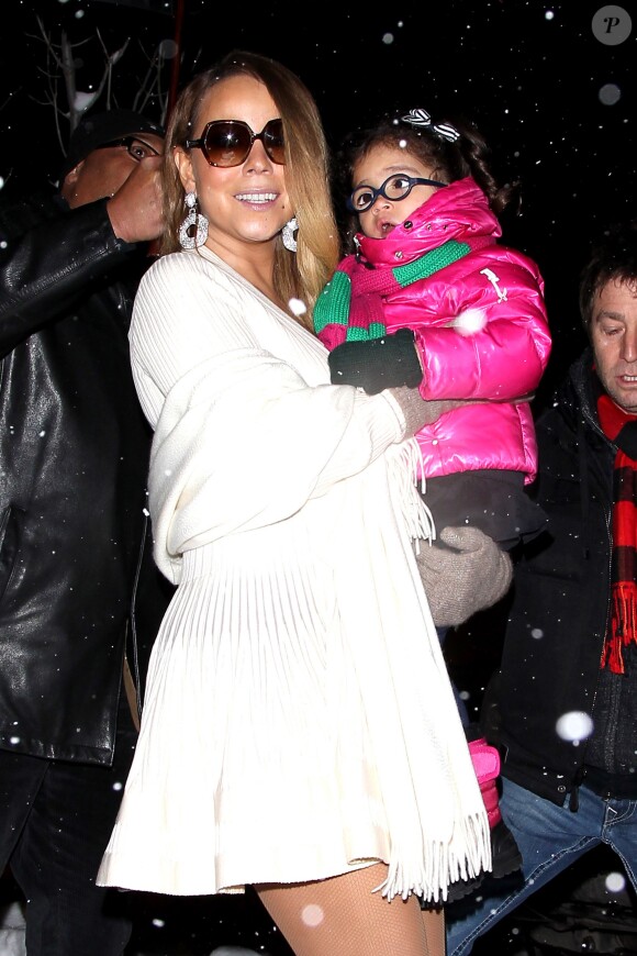 Mariah Carey avec sa fille Monroe à Aspen, le 20 décembre 2013.