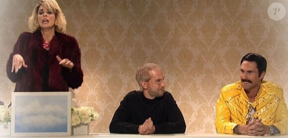 Sarah Silverman parodie Joan Rivers à la télévision américaine le 4 octobre 2014. Ici avec un faux Freddie Mercury
