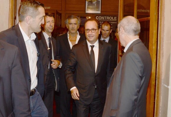 Exclusif : François Hollande et Audrey Azoulay, nouvelle conseillère à l'Elysée pour la culture et communication, sont allés voir la pièce "Hôtel Europe" de Bernard-Henri Lévy au Théâtre de l'Atelier à Paris, le 3 octobre 2014.