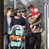 Neve Campbell, son compagnon J.J Feild et leur fils Caspian se promenant à Los Angeles, le 21 novembre 2012