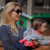 Michelle Hunziker (enceinte) et sa fille Sole Trussardi se promènent dans un parc à Milan le 3 octobre 2014.