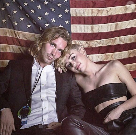 Miley Cyrus a offert un quart d'heure de gloire mémorable à Jesse Helt, jeune SDF qu'elle a pris sous son aile, lors de la cérémonie des MTV Video Music Awards, le 24 août 2014.