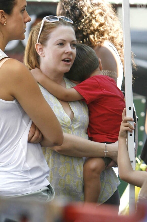 Melissa Joan Hart en famille à Studio City, le 24 août 2014.