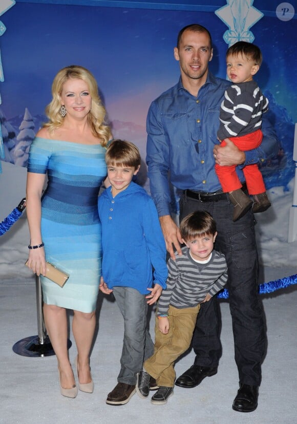 Melissa Joan Hart en famille à Hollywood, le 19 novembre 2013. 
