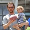 Matthew McConaughey et sa fille Vida à la Nouvelle-Orléans, le 17 mai 2014.