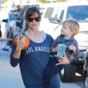 Exclusif - Jennifer Garner et son fils Samuel Garner Affleck vont au Starbucks à Brentwood, le 22 septembre 2014.