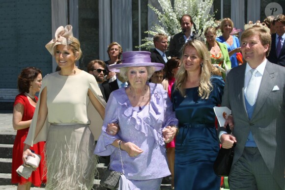 Maxima, Beatrix, Mabel et Willem-Alexander des Pays-Bas en juin 2012 au mariage de la princesse Carolina de Bourbon-Parme et d'Albert Brenninkmeijer à Florence.