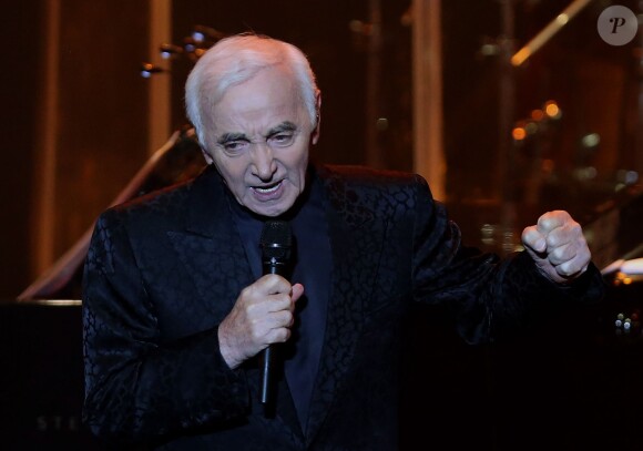 Charles Aznavour lors de son concert au parc des expositions Crocus à Moscou, en Russie, le 3 octobre 2014.