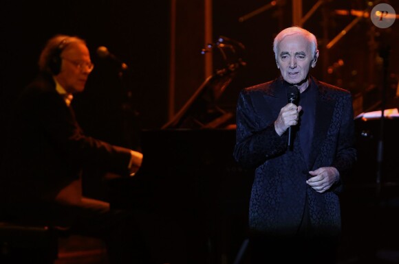 Charles Aznavour lors de son concert au parc des expositions Crocus à Moscou, le 3 octobre 2014.
