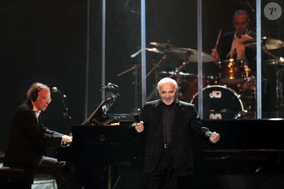 Charles Aznavour lors de son concert au parc des expositions Crocus à Moscou, le 3 octobre 2014.