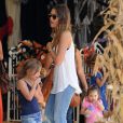  Jessica Alba, son mari Cash Warren et leurs filles Honor et Haven au Mr. Bones Pumpkin Patch &agrave; West Hollywood, le 11 octobre 2014 