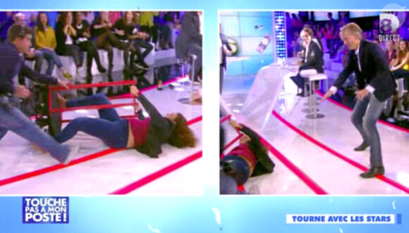 Lors d'un happening, la chroniqueuse Valérie Bénaïm a fait une violente chute dans "Touche pas à mon poste" (D8). Lundi 13 octobre 2014.