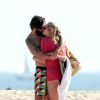 Kesha embrasse son boyfriend Brad Ashenfelter sur une plage de Santa Monica, à Los Angeles, le 6 septembre 2014.