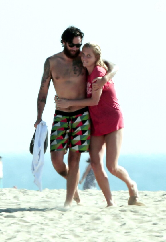 Kesha avec son boyfriend Brad Ashenfelter sur une plage de Santa Monica, à Los Angeles, le 6 septembre 2014.