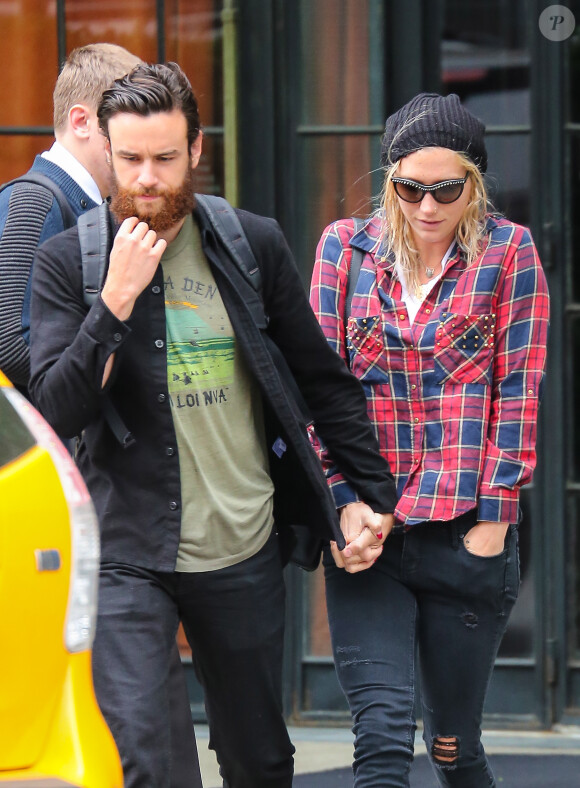 La chanteuse Kesha se promène avec son petit ami Brad à New York, le 28 mai 2014. 
