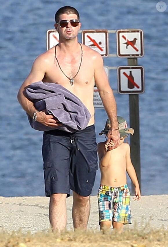 Exclusif - Robin Thicke en vacances avec son fils au Lake Perris, le 2 août 2014.