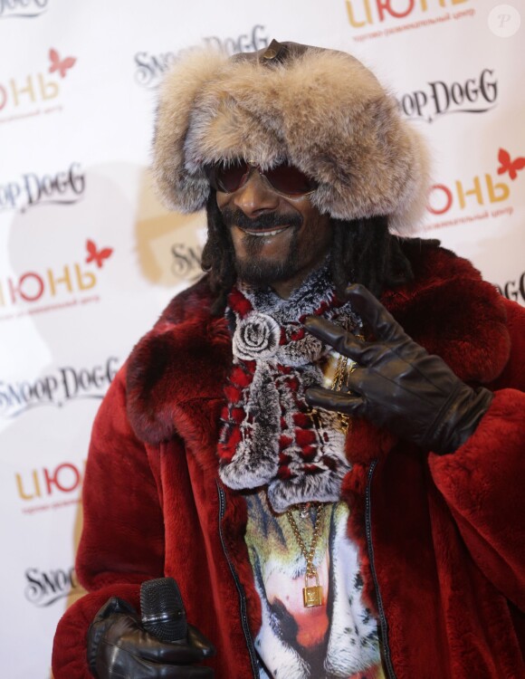 Le rappeur Americain Snoop Dogg inaugure son étoile au centre commercial "June" à Moscou, le 6 décembre 2013.