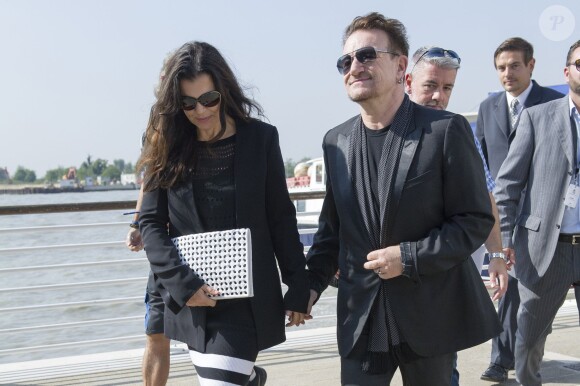 Bono et sa femme Ali Hewson quittent Venise, le 29 septembre 2014 après avoir assisté ce week-end au mariage de George Clooney et sa femme Amal Alamuddin.