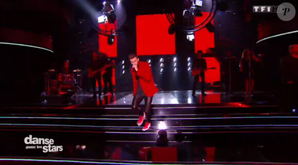 M. Pokora interprète On danse, le premier extrait de son nouvel album - Quatrième prime de "Danse avec les stars 5" sur TF1. Samedi 18 octobre 2014.