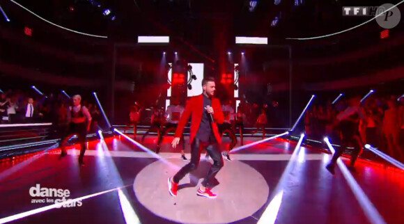M. Pokora interprète On danse, le premier extrait de son nouvel album - Quatrième prime de "Danse avec les stars 5" sur TF1. Samedi 18 octobre 2014.