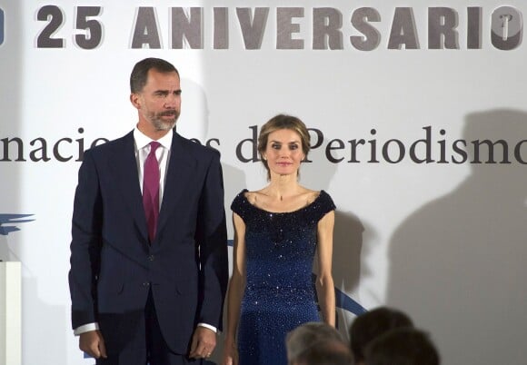 Le roi Felipe VI et la reine Letizia d'Espagne lors de la 13ème remise du prix du journalisme à l'occasion de laquelle était également célébré le 25ème anniversaire du journal "El Mundo". Madrid, le 20 octobre 2014.