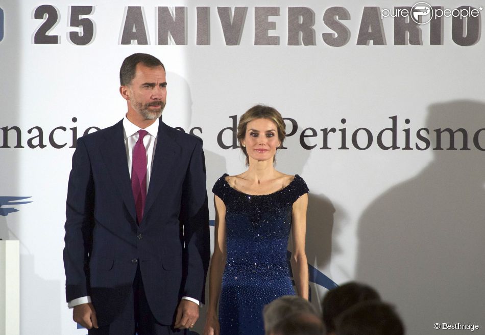  Le roi Felipe VI et la reine Letizia d&#039;Espagne lors de la 13ème remise du prix du journalisme à l&#039;occasion de laquelle était également célébré le 25ème anniversaire du journal &quot;El Mundo&quot;. Madrid, le 20 octobre 2014. 