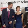  Le roi Felipe VI et la reine Letizia d'Espagne lors de la 13&egrave;me remise du prix du journalisme &agrave; Madrid, o&ugrave; &eacute;tait c&eacute;l&eacute;br&eacute; &eacute;galement le 25&egrave;me anniversaire du journal "El Mundo". Le 20 octobre 2014. 