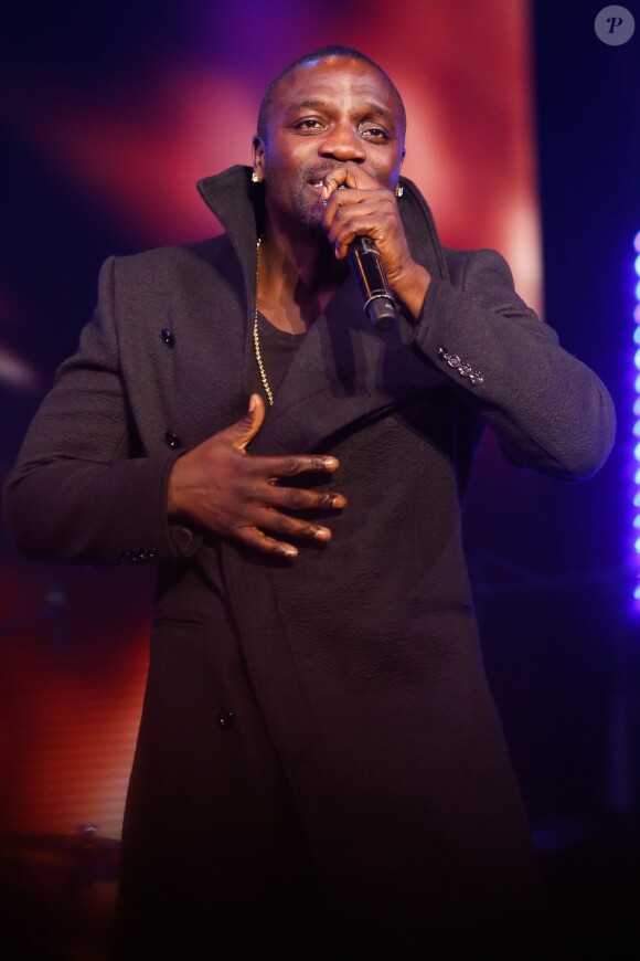 Akon en pleine performance lors des Trace Urban Music Awards 2014 au Casino de Paris. Le 22 octobre 2014.