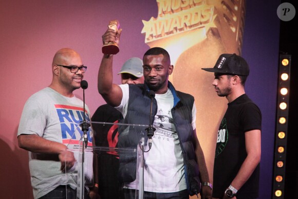 Passi, représentant du Ministère A.M.E.R. lauréat d'un prix d'honneur lors des Trace Urban Music Awards 2014 au Casino de Paris. Le 22 octobre 2014.