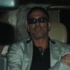 Ivre, Jean-Claude Van Damme s'embrouille avec des paparazzi à la sortie d'une boîte à Istanbul le 22 octobre 2014. 