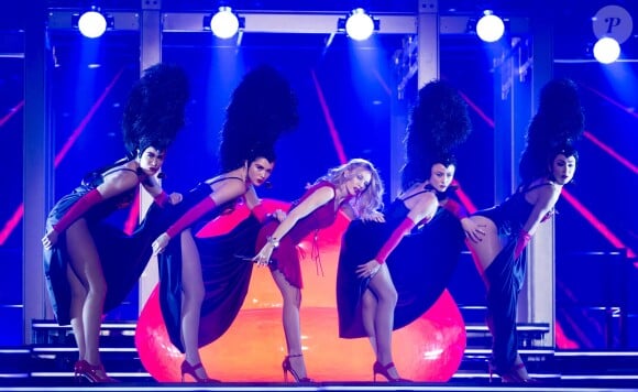 Kylie Minogue et ses danseuses - Kiss Me Once Tour - en live à Lille le 5 novembre et à Paris le 15 novembre 2014.