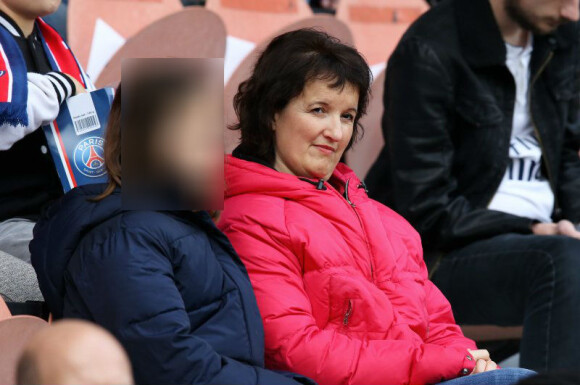 Anne Roumanoff et sa fille, au Parc des Princes, le samedi 25 octobre 2014 pour le match de Ligue 1 PSG-Bordeaux (3-0).